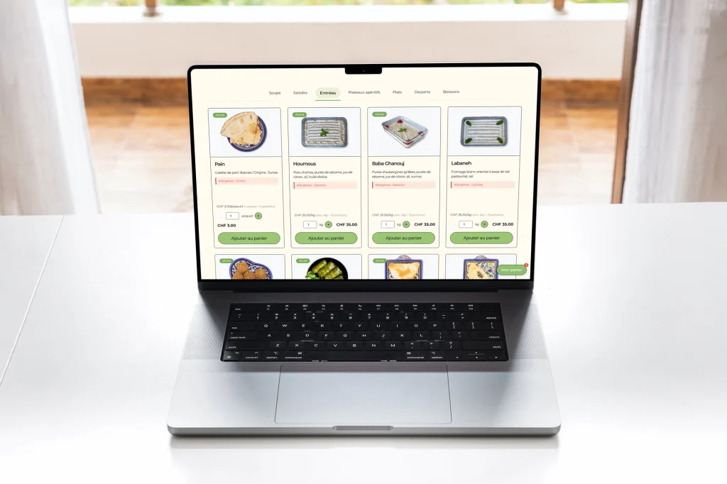 MacBook affichant le site Chef Falafel