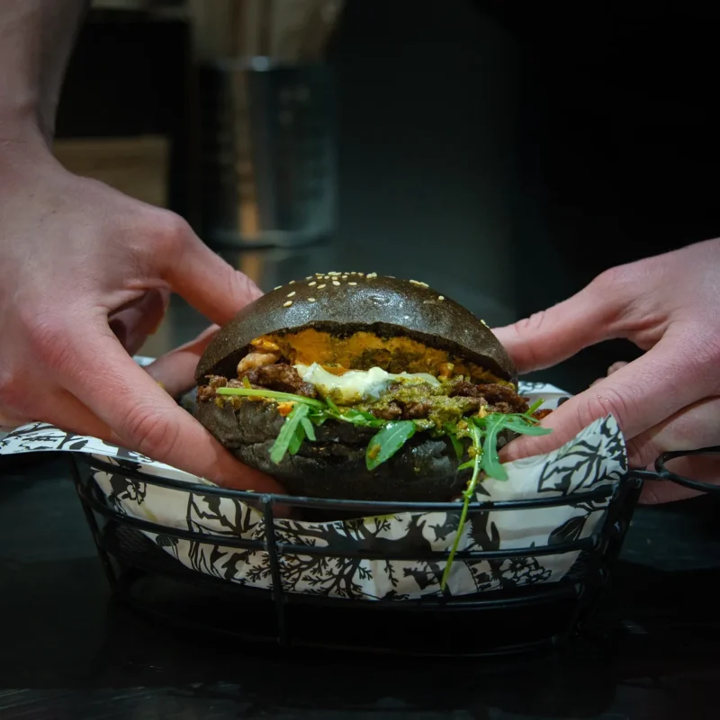 Burger du restaurant Le Repaire à Cernier